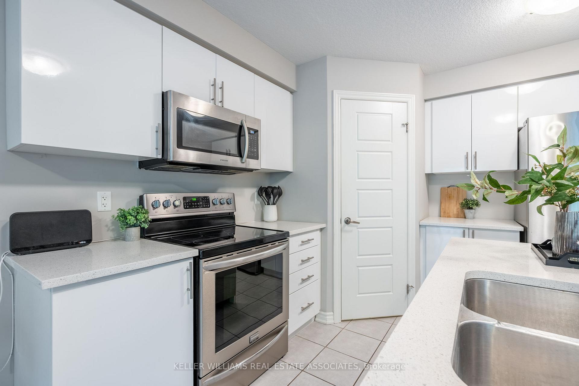 Photo 6 of Unit 7, 10 Vaughan Street, Guelph, Clairfields/Hanlon Business Park — HOMEH