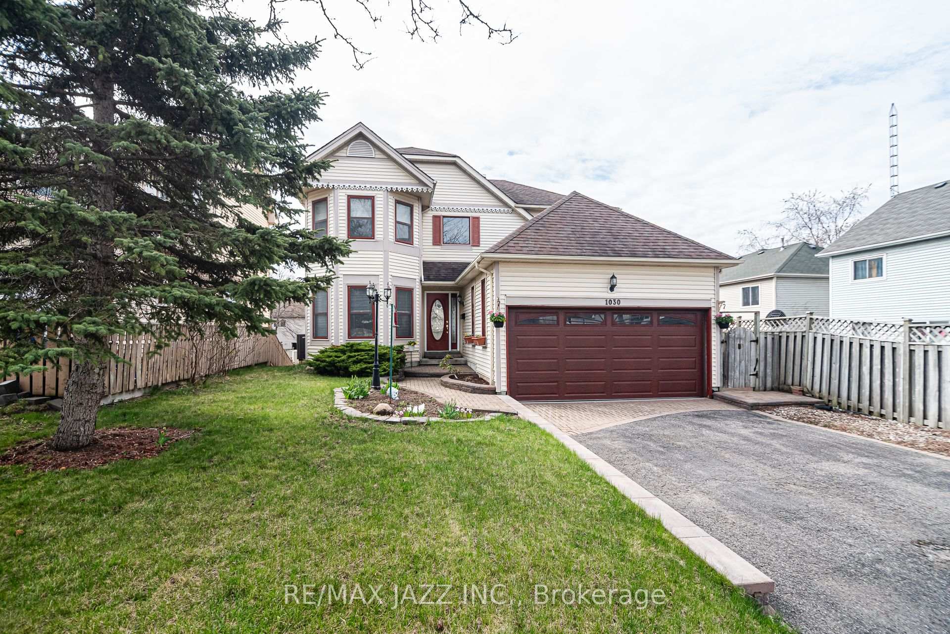 Photo 1 of 1030 Ripley Crescent, Oshawa, Pinecrest — HOMEH