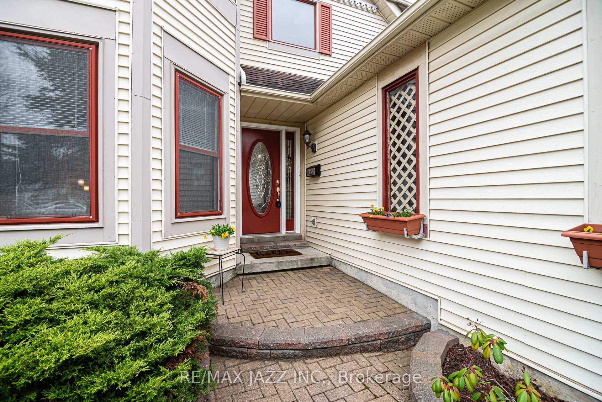 Photo 7 of 1030 Ripley Crescent, Oshawa, Pinecrest — HOMEH
