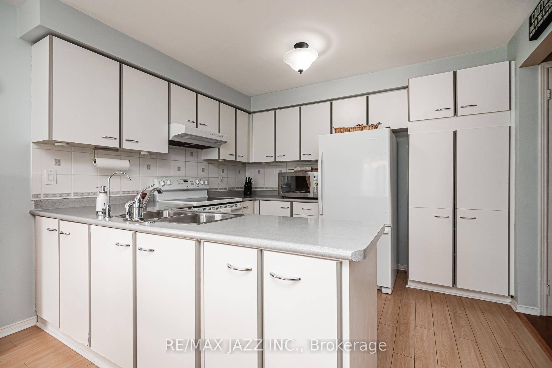 Photo 3 of 1030 Ripley Crescent, Oshawa, Pinecrest — HOMEH