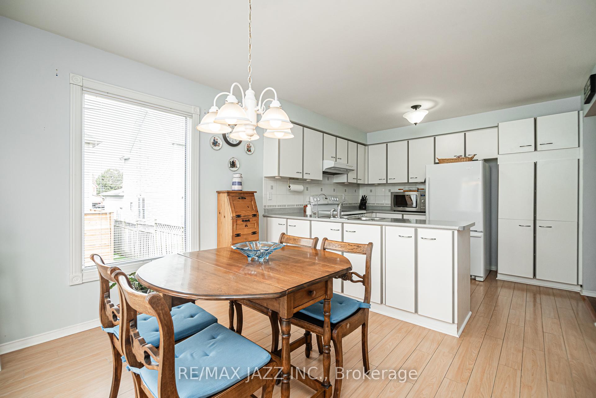 Photo 6 of 1030 Ripley Crescent, Oshawa, Pinecrest — HOMEH
