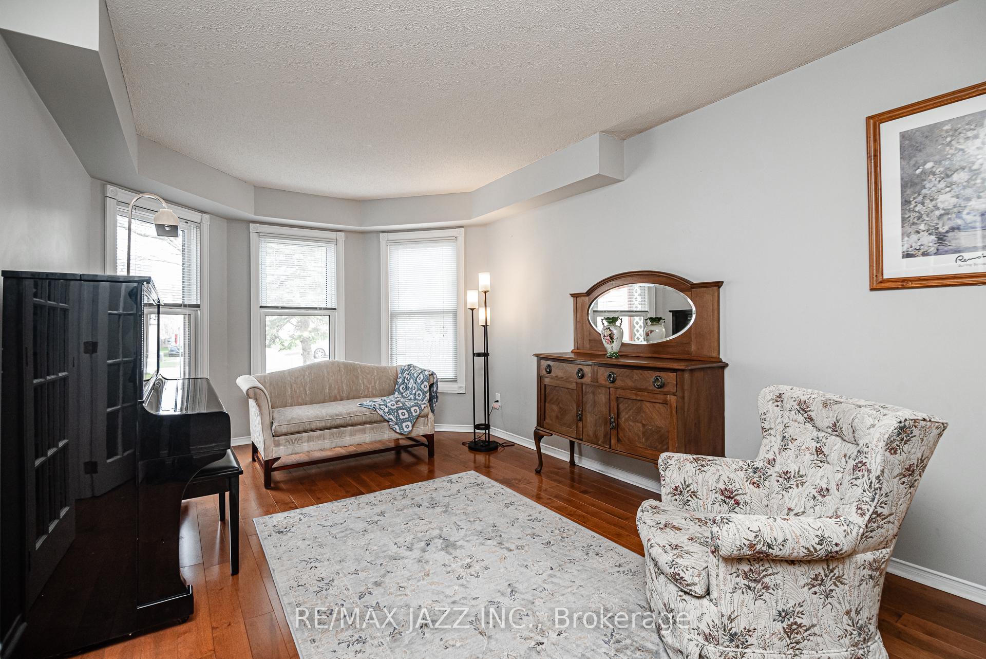 Photo 5 of 1030 Ripley Crescent, Oshawa, Pinecrest — HOMEH