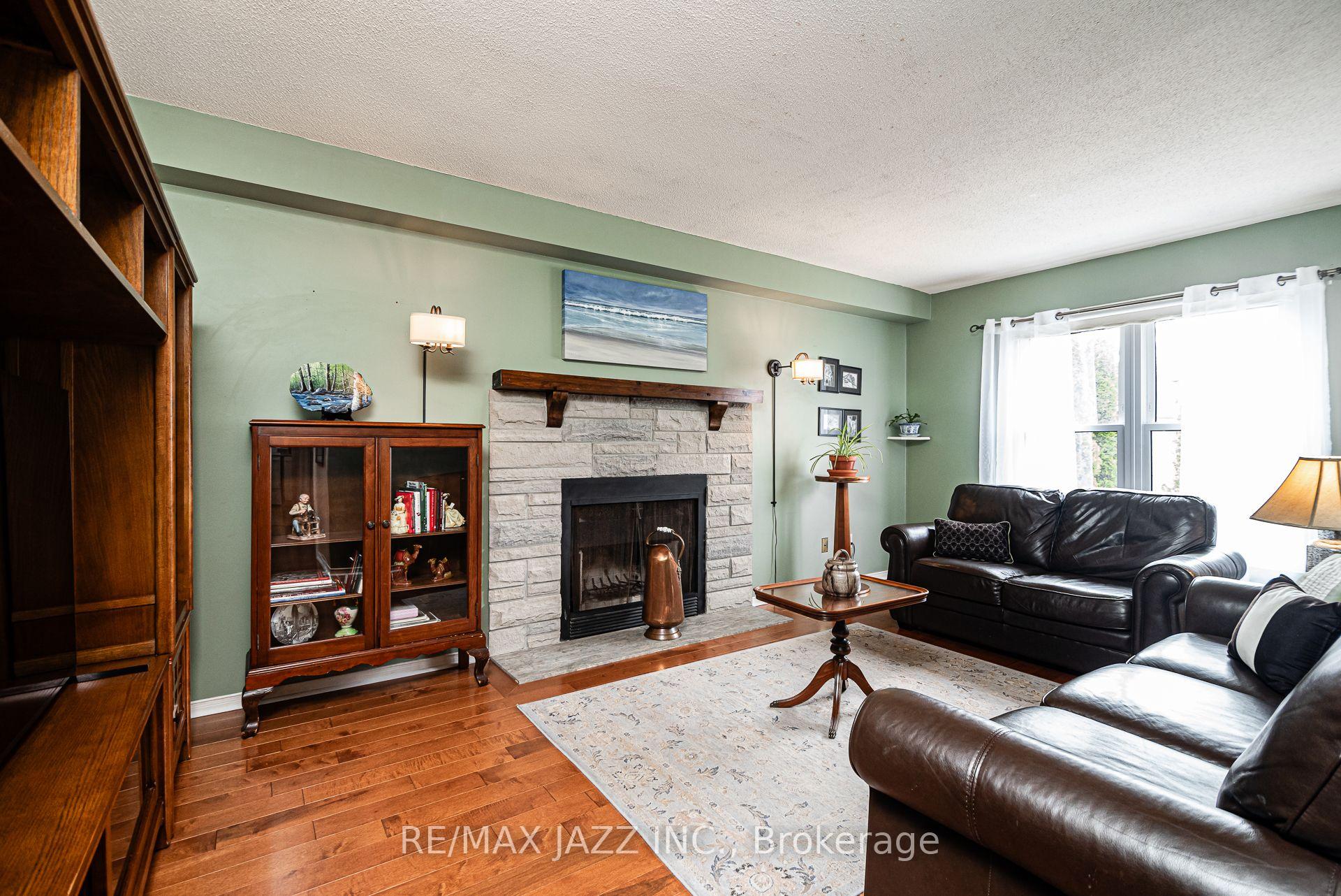 Photo 9 of 1030 Ripley Crescent, Oshawa, Pinecrest — HOMEH