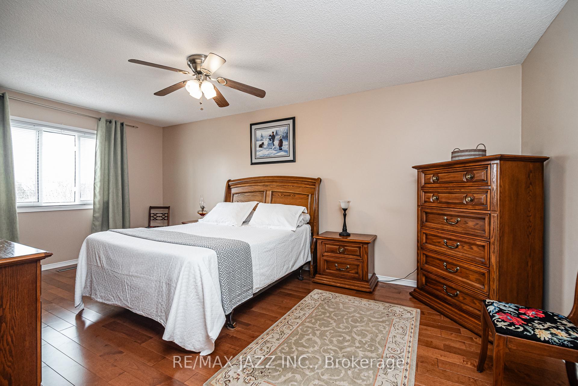 Photo 13 of 1030 Ripley Crescent, Oshawa, Pinecrest — HOMEH