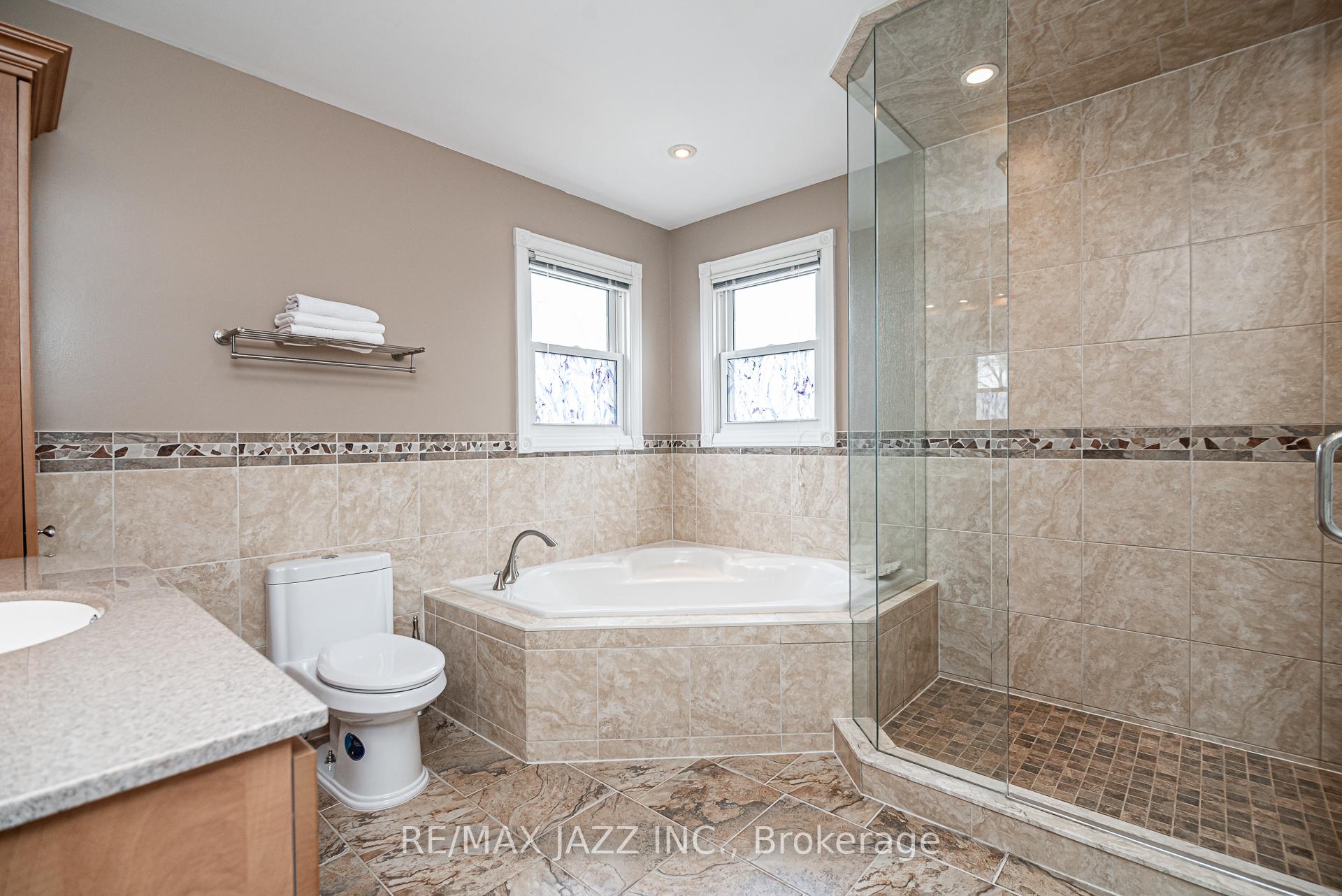 Photo 11 of 1030 Ripley Crescent, Oshawa, Pinecrest — HOMEH