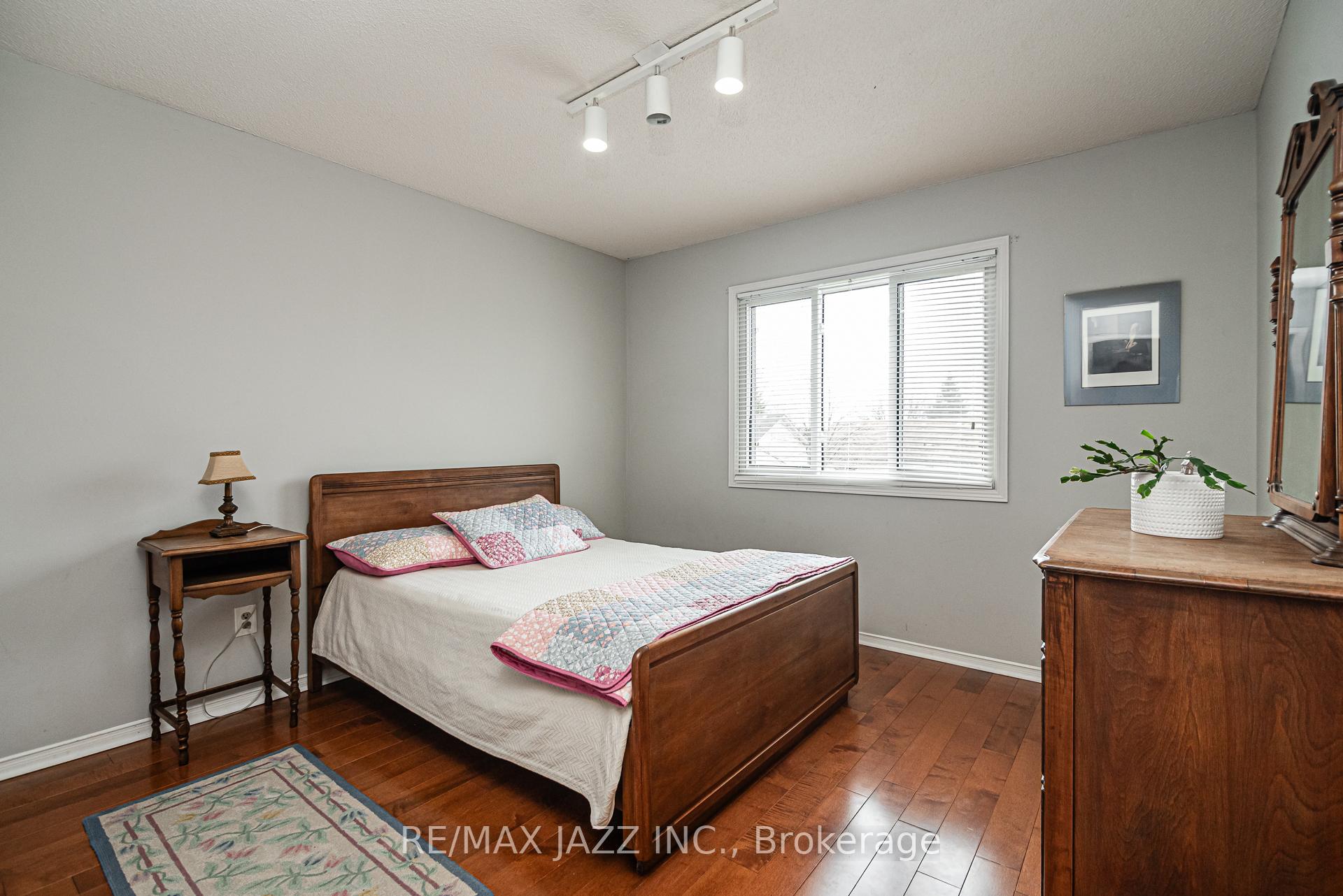 Photo 12 of 1030 Ripley Crescent, Oshawa, Pinecrest — HOMEH