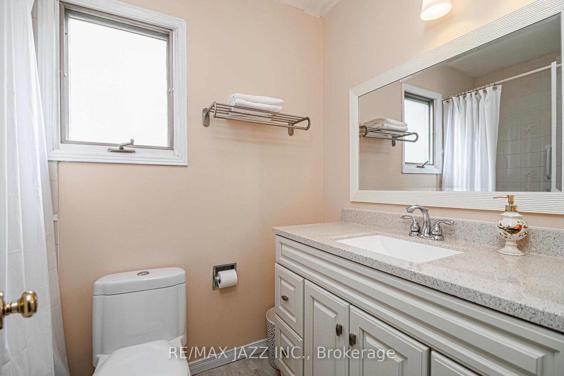 Photo 19 of 1030 Ripley Crescent, Oshawa, Pinecrest — HOMEH