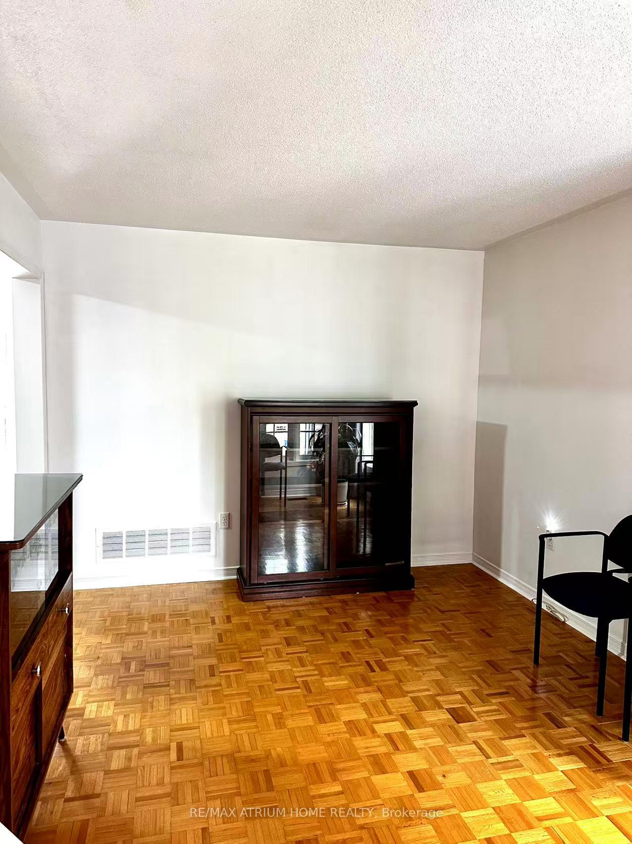 Photo 8 of 183 Hertford Crescent, Markham, Milliken Mills East — HOMEH