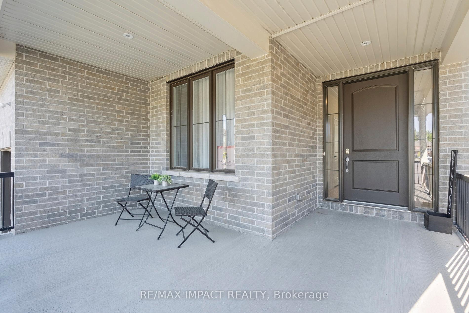 Photo 5 of 14 Higham Place, Clarington, Bowmanville — HOMEH
