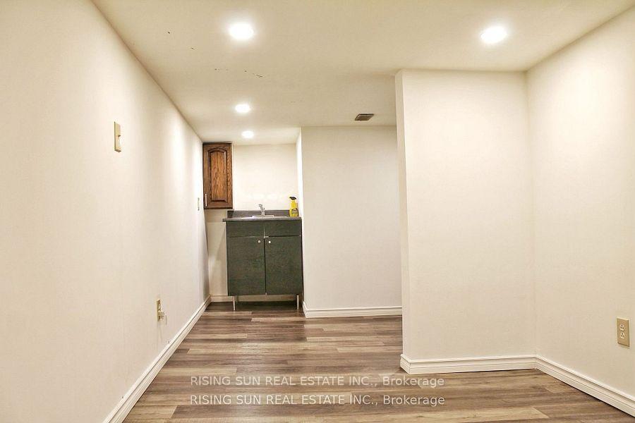 Photo 7 of 1102 Wellington Avenue, Windsor — HOMEH