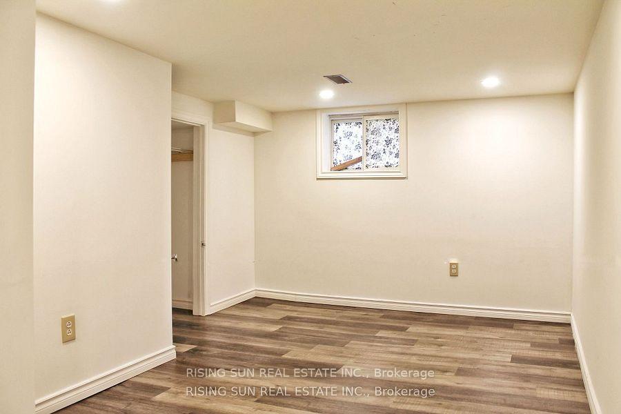 Photo 5 of 1102 Wellington Avenue, Windsor — HOMEH
