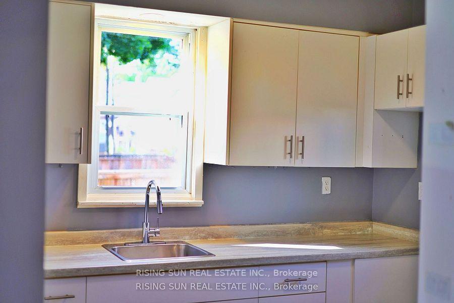 Photo 12 of 1102 Wellington Avenue, Windsor — HOMEH
