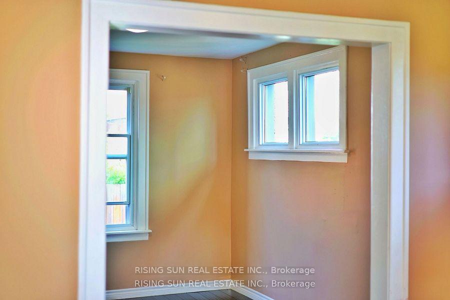 Photo 15 of 1102 Wellington Avenue, Windsor — HOMEH