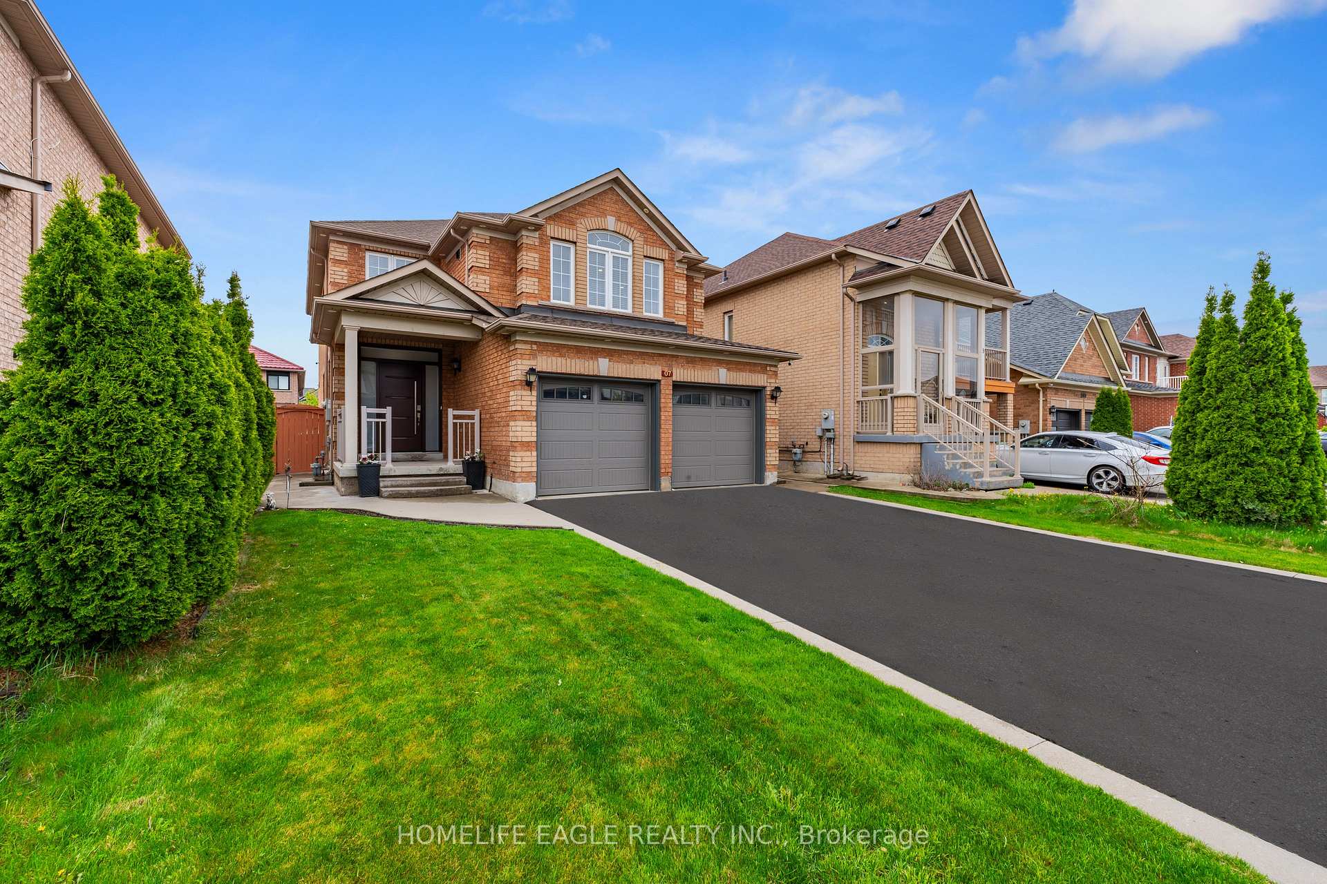 Photo 2 of 7 Denim Drive, Brampton, Bram East — HOMEH