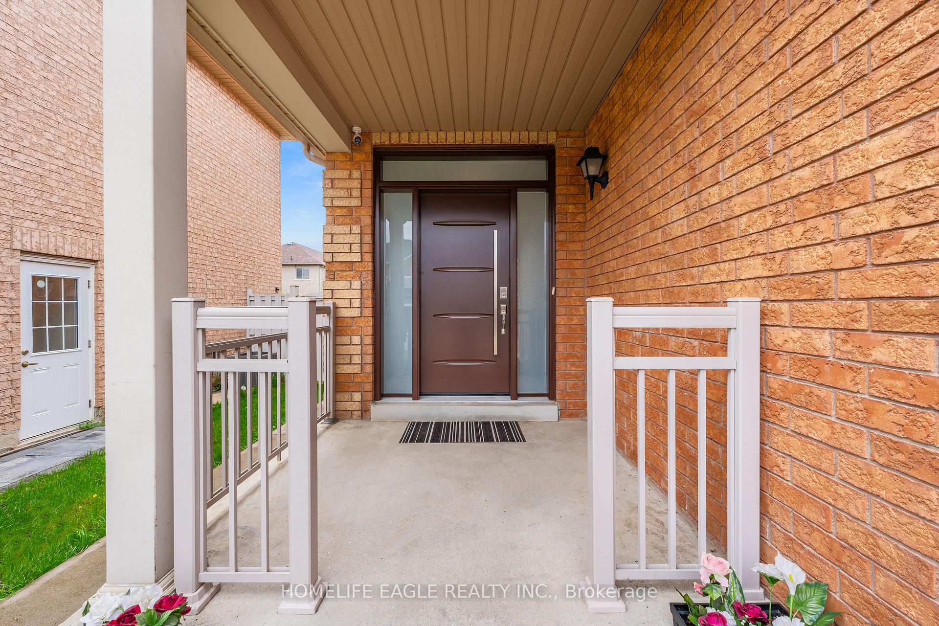 Photo 3 of 7 Denim Drive, Brampton, Bram East — HOMEH