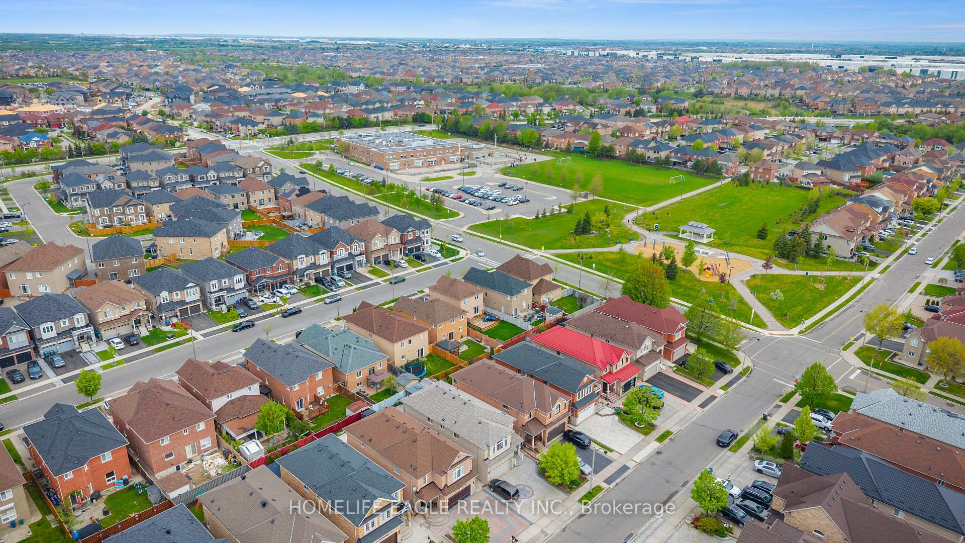 Photo 12 of 7 Denim Drive, Brampton, Bram East — HOMEH