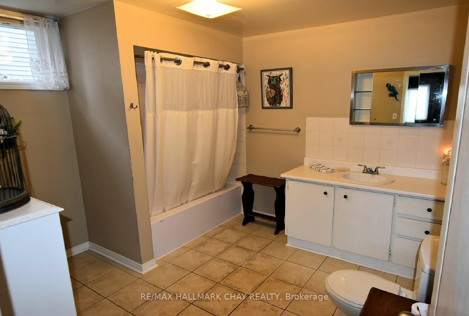 Photo 5 of Unit Lower, 19 Broadfoot Road, Barrie, Letitia Heights — HOMEH