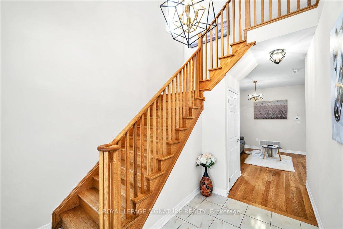 Photo 8 of 320 Windfield's Farm Drive W, Oshawa, Windfields — HOMEH