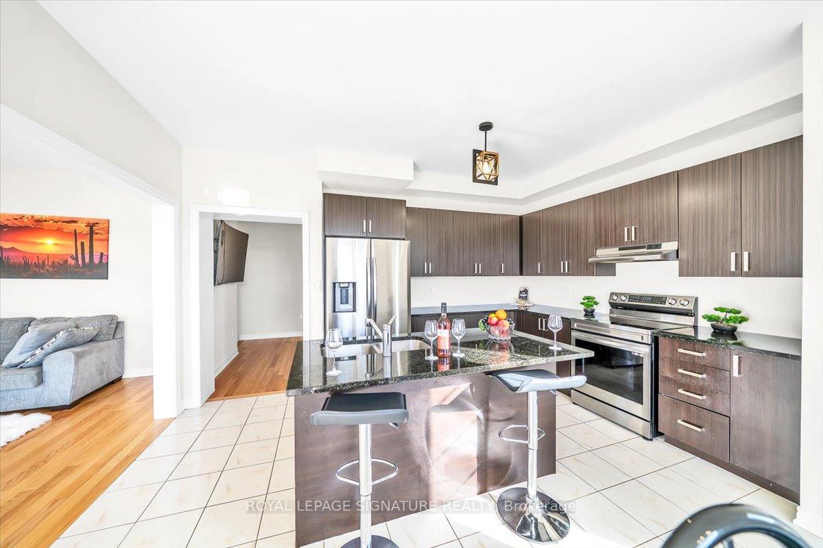 Photo 7 of 320 Windfield's Farm Drive W, Oshawa, Windfields — HOMEH