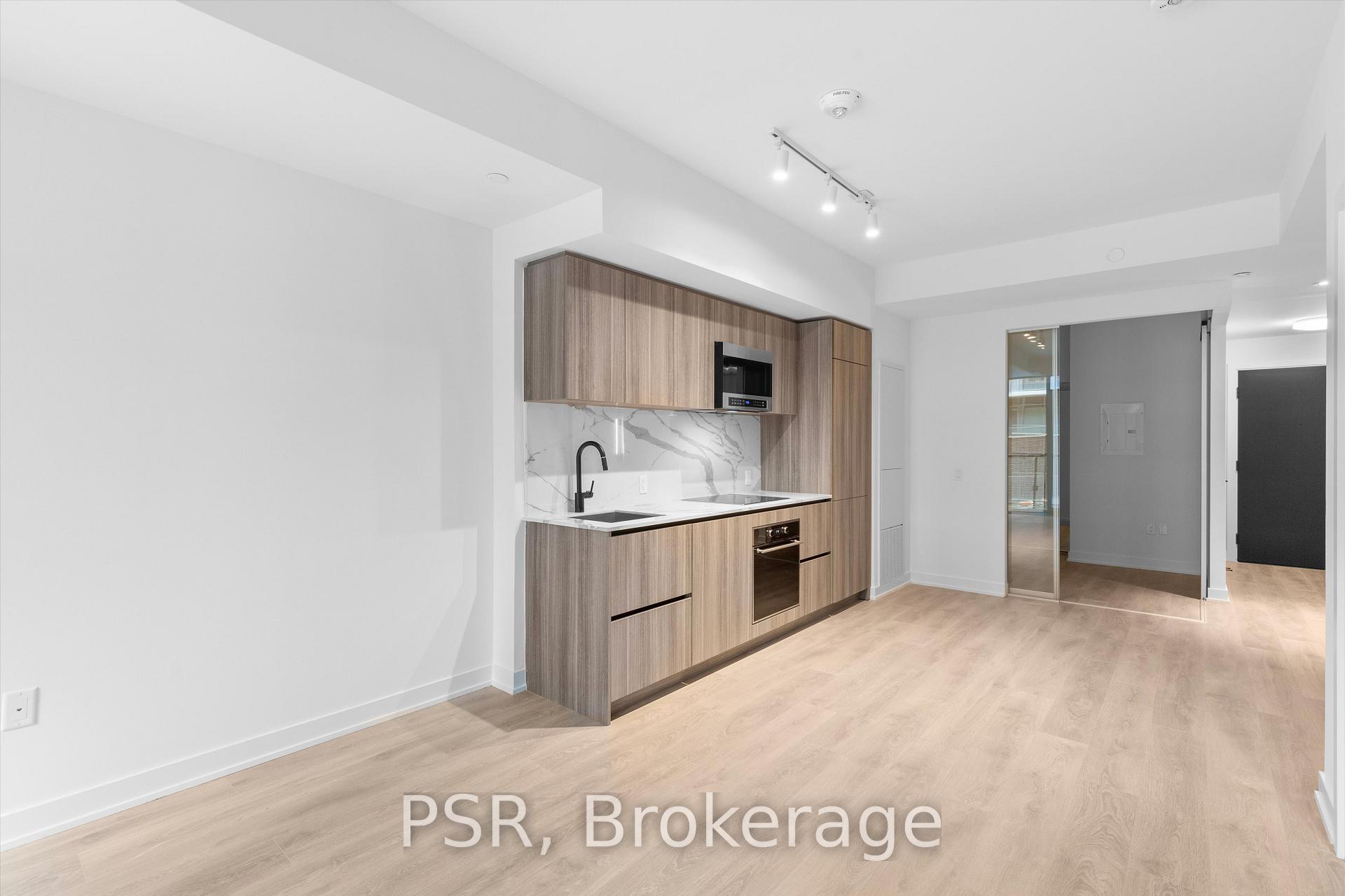 Photo 2 of Unit 212, 117 Broadway Avenue, Toronto, Mount Pleasant West — HOMEH