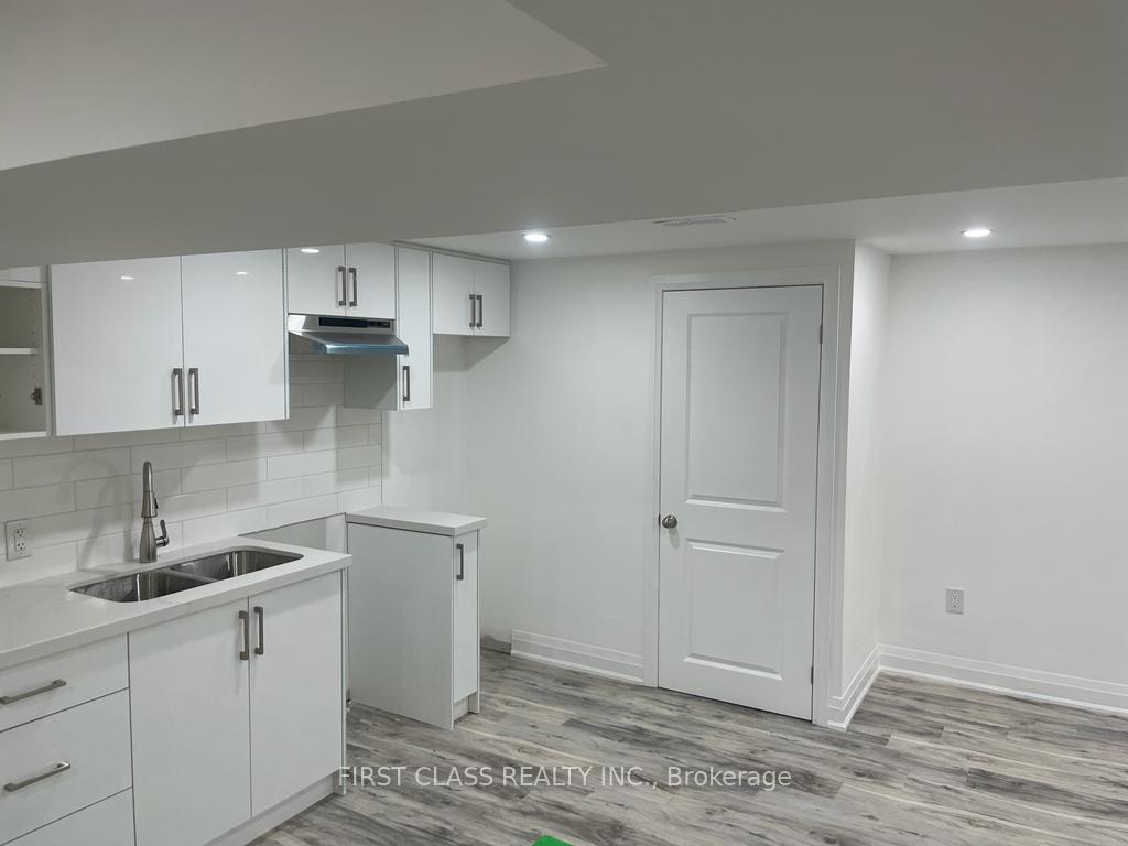 Photo 1 of Unit Bsmt, 17 Fisher Crescent, Hamilton, Westcliffe — HOMEH
