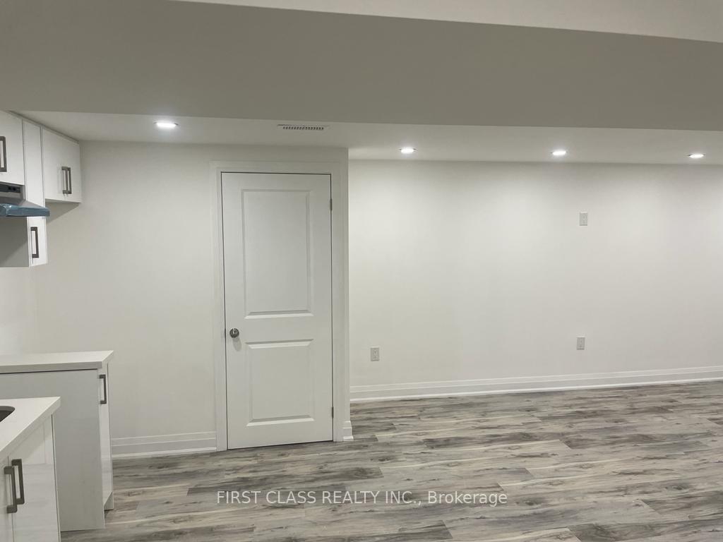 Photo 2 of Unit Bsmt, 17 Fisher Crescent, Hamilton, Westcliffe — HOMEH