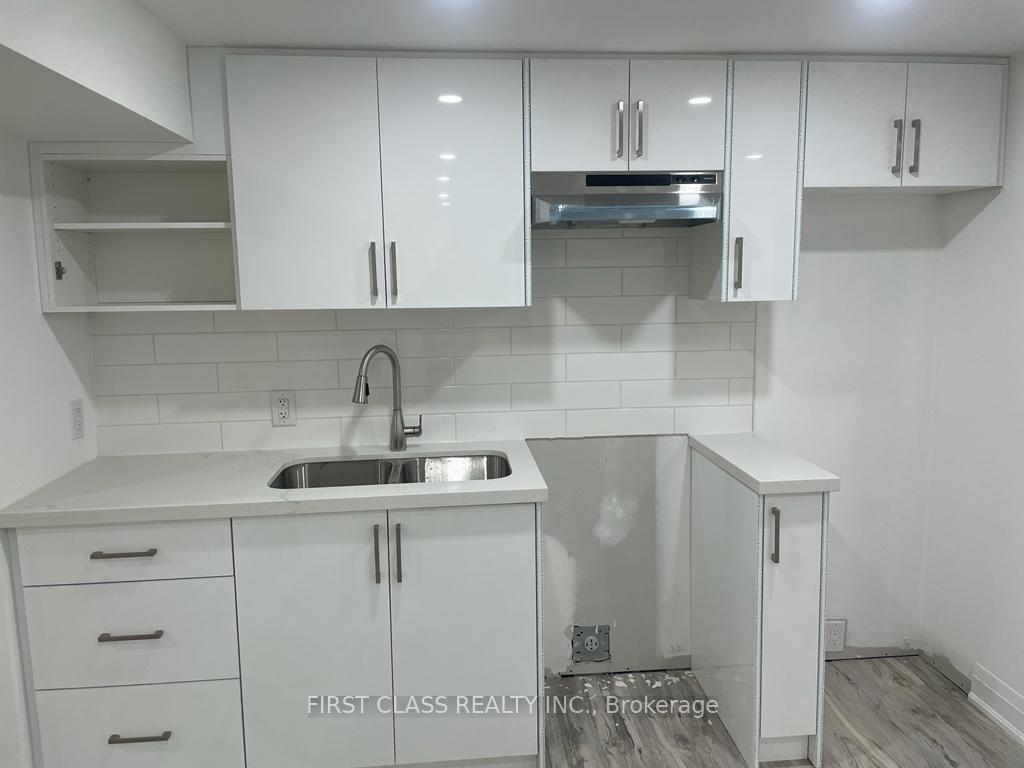 Photo 3 of Unit Bsmt, 17 Fisher Crescent, Hamilton, Westcliffe — HOMEH