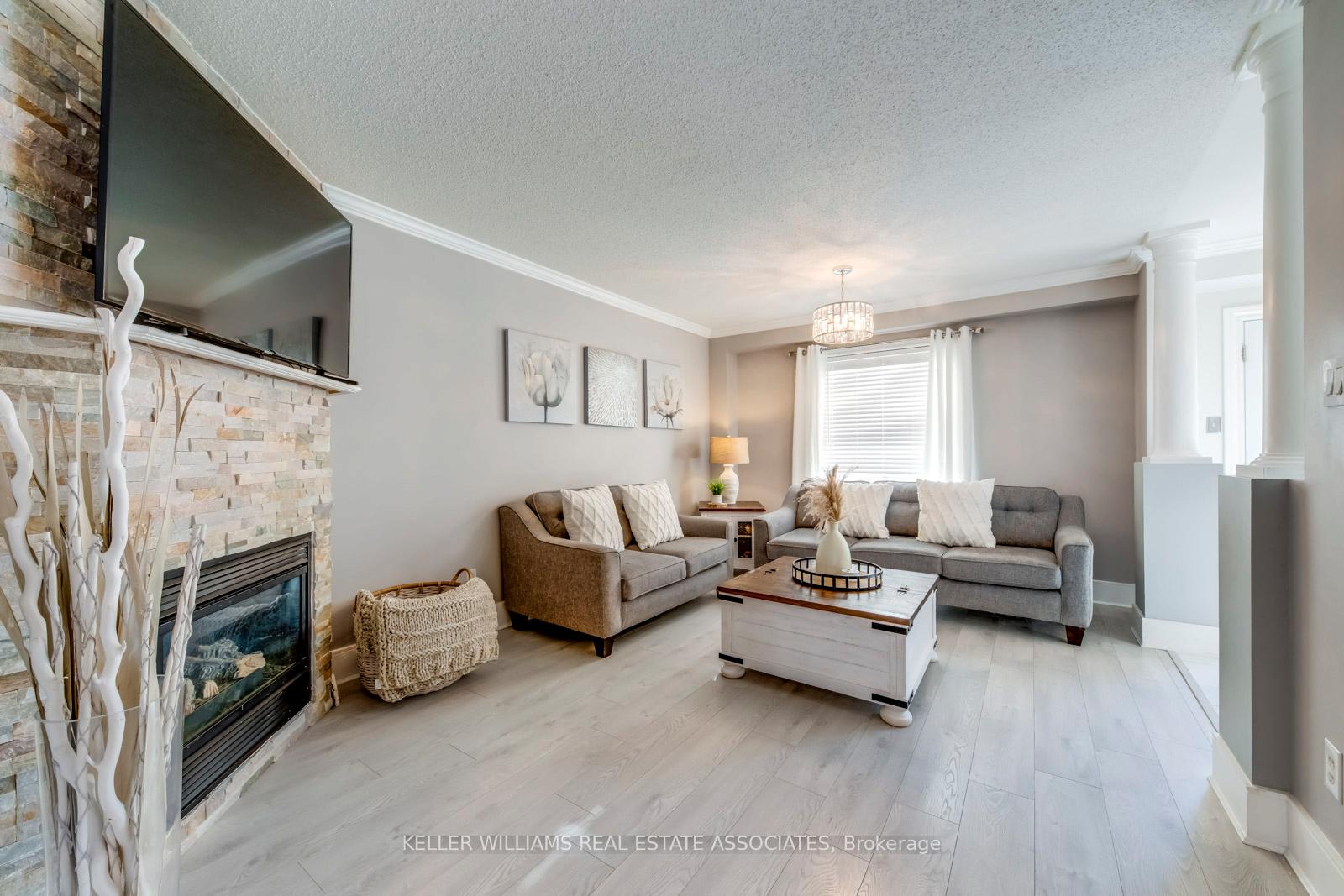 Photo 3 of 30 Poplar Plains Road, Brampton, Fletcher's Meadow — HOMEH