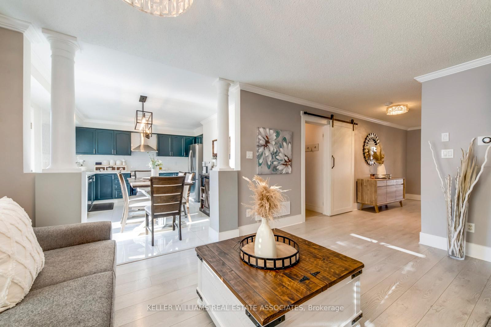 Photo 12 of 30 Poplar Plains Road, Brampton, Fletcher's Meadow — HOMEH