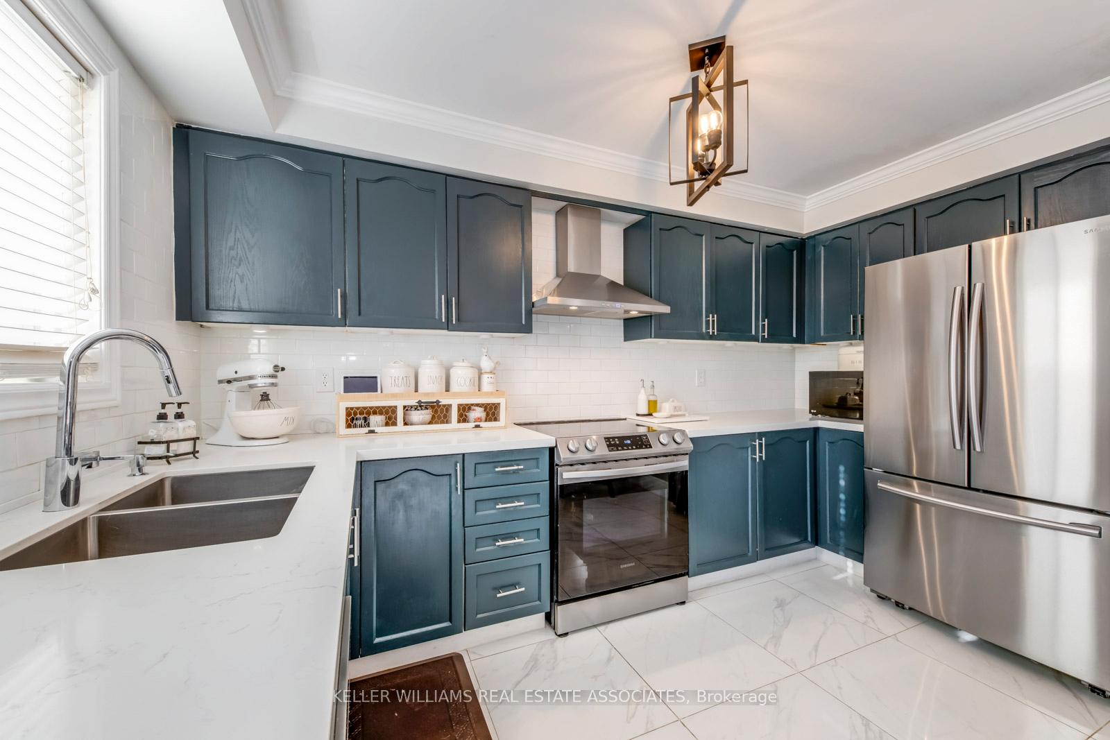 Photo 28 of 30 Poplar Plains Road, Brampton, Fletcher's Meadow — HOMEH