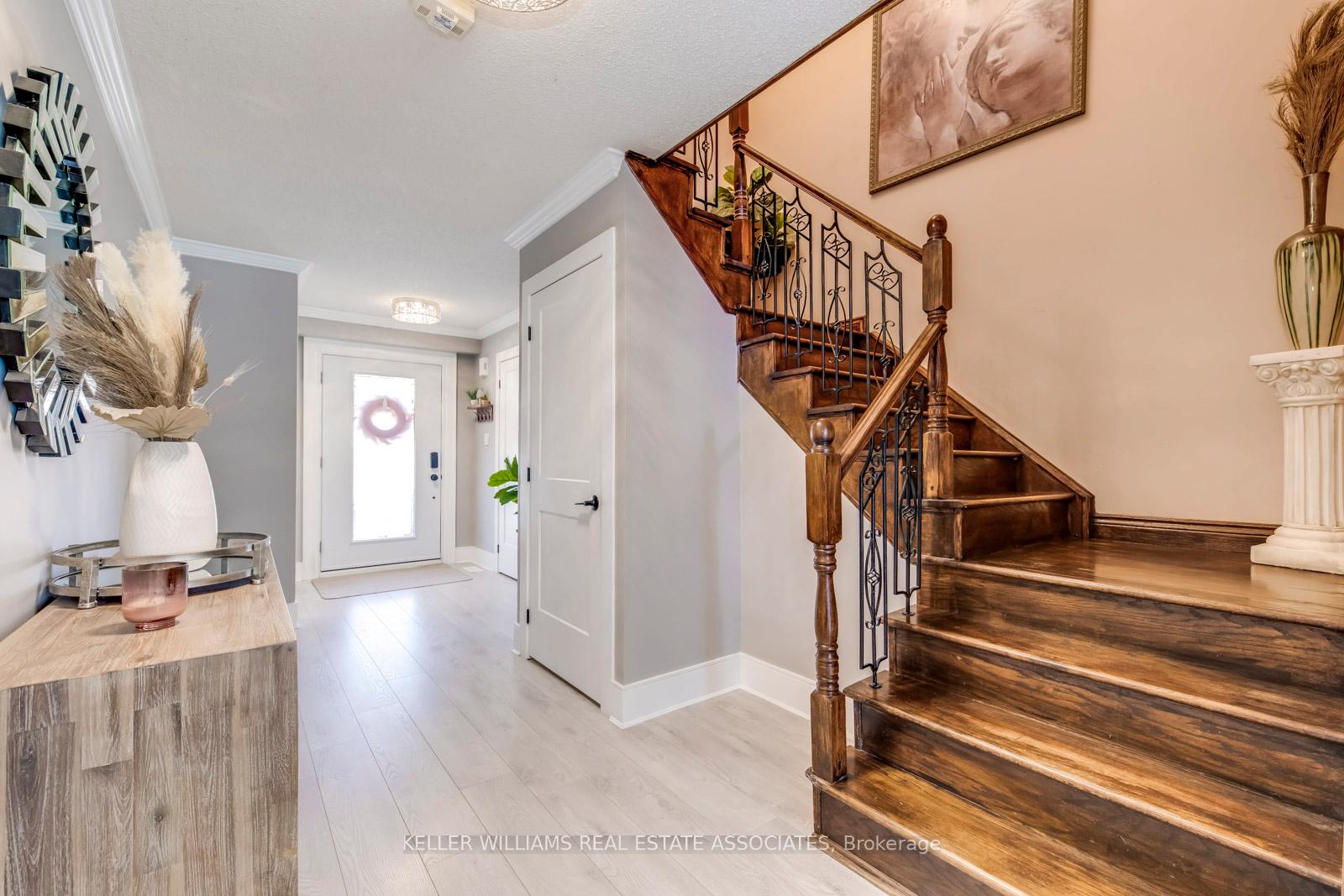 Photo 33 of 30 Poplar Plains Road, Brampton, Fletcher's Meadow — HOMEH