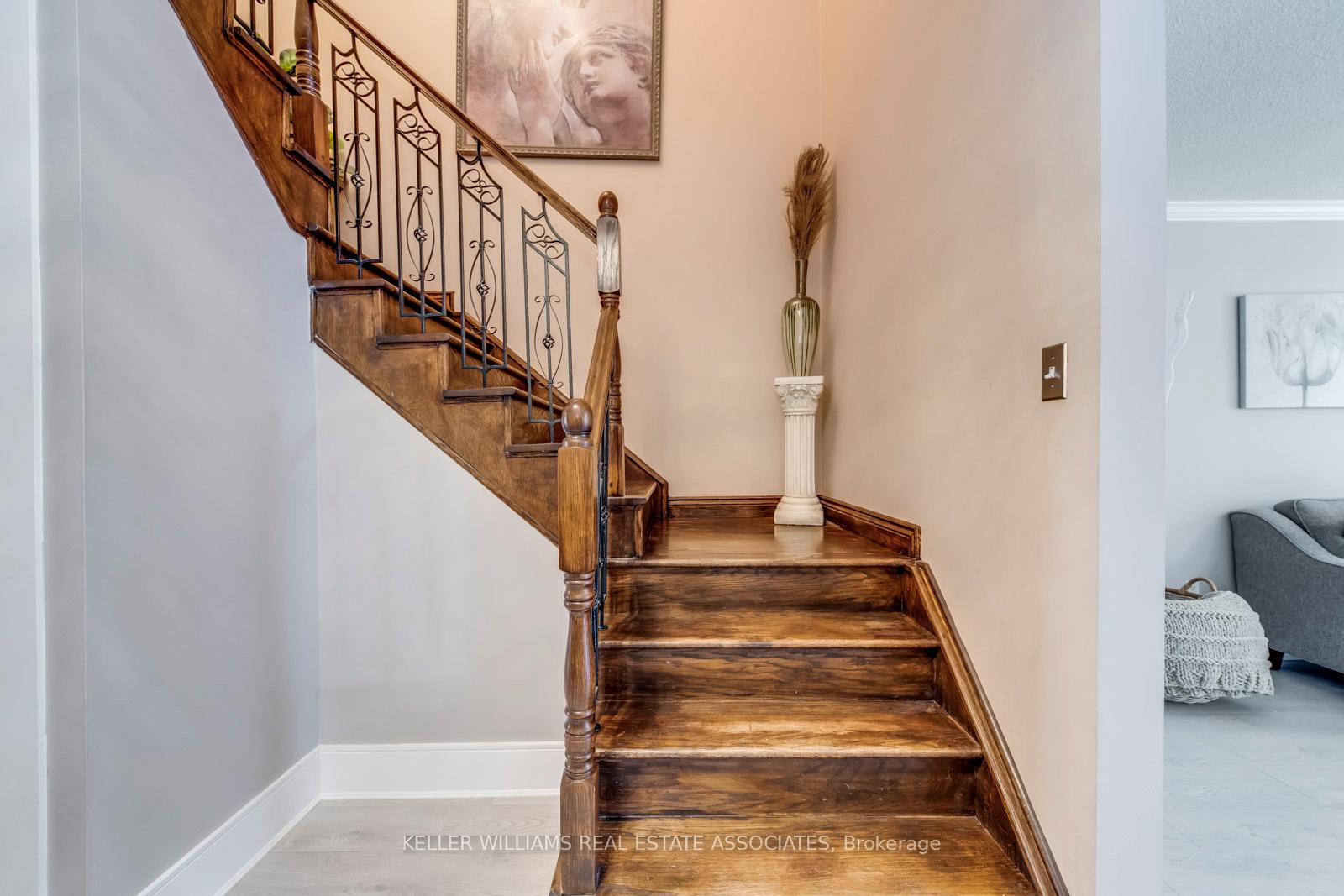 Photo 18 of 30 Poplar Plains Road, Brampton, Fletcher's Meadow — HOMEH