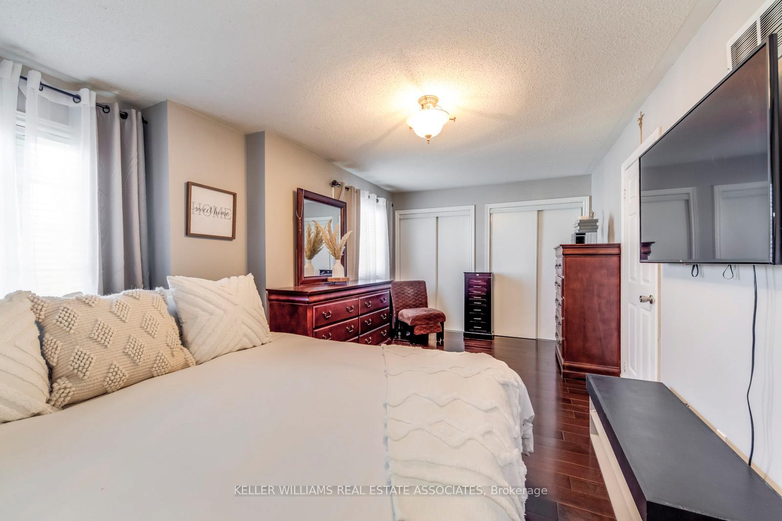 Photo 5 of 30 Poplar Plains Road, Brampton, Fletcher's Meadow — HOMEH
