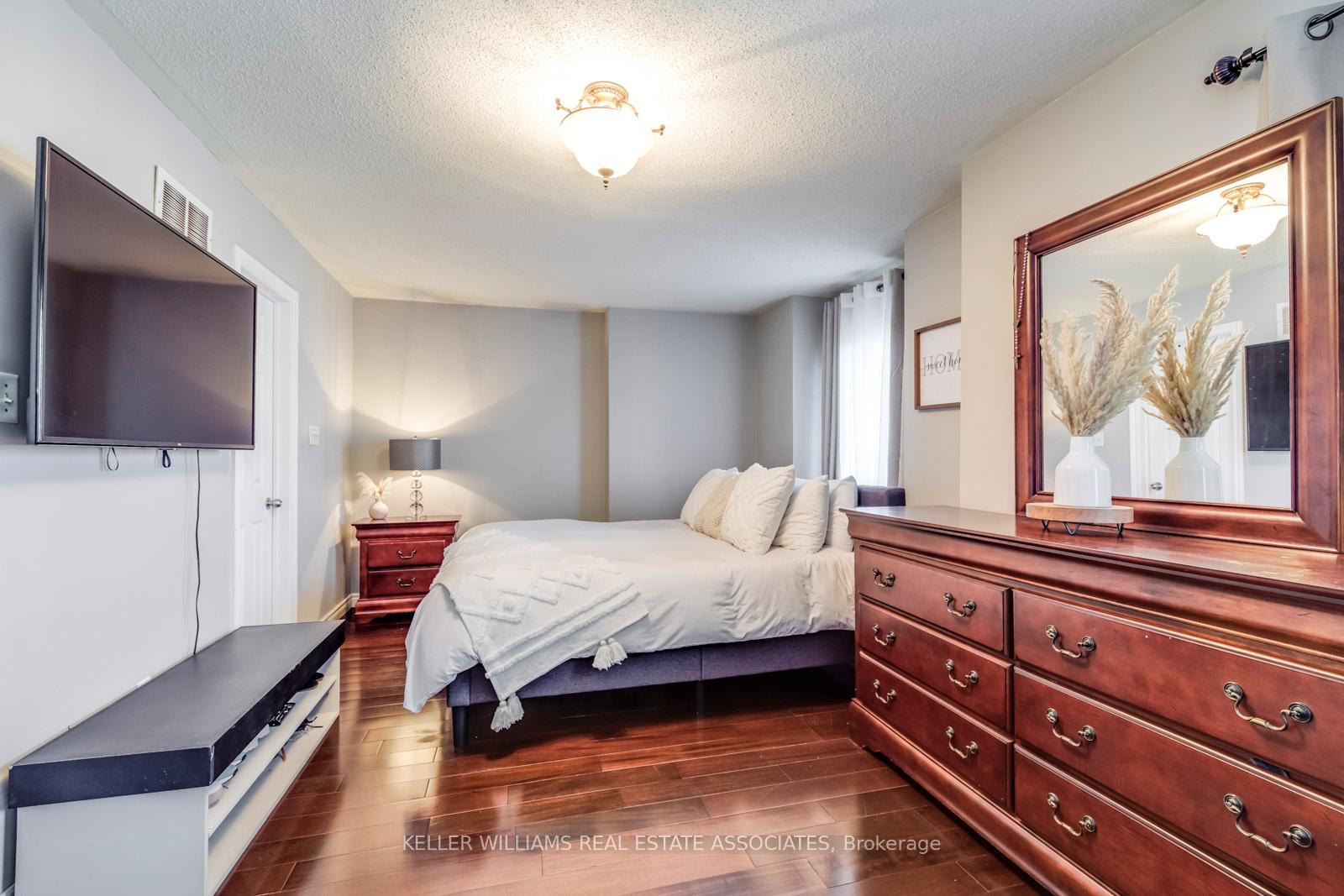 Photo 26 of 30 Poplar Plains Road, Brampton, Fletcher's Meadow — HOMEH
