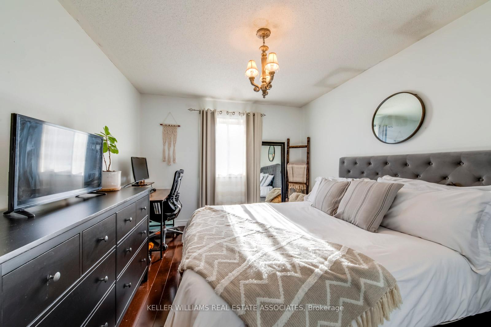 Photo 29 of 30 Poplar Plains Road, Brampton, Fletcher's Meadow — HOMEH