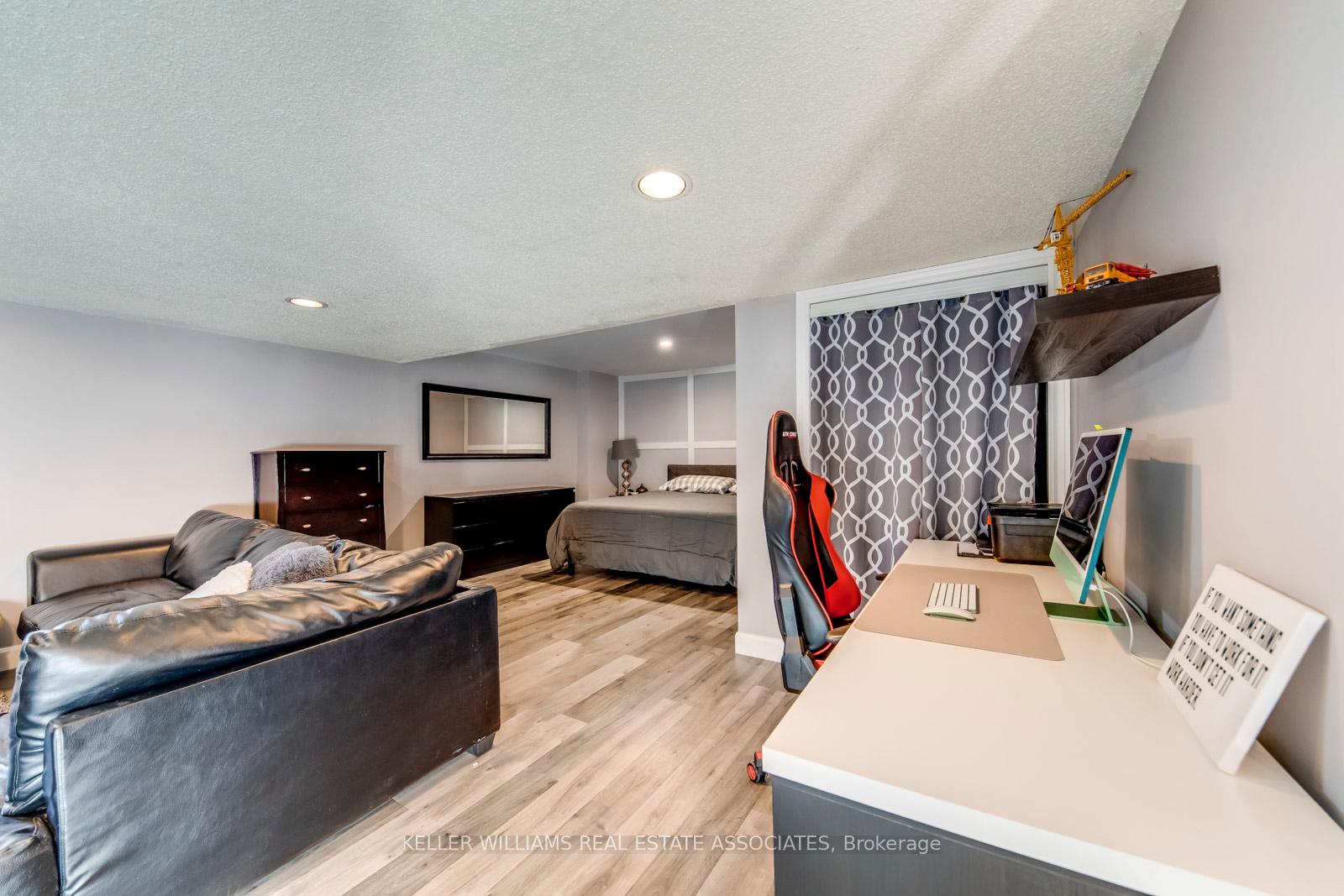 Photo 32 of 30 Poplar Plains Road, Brampton, Fletcher's Meadow — HOMEH