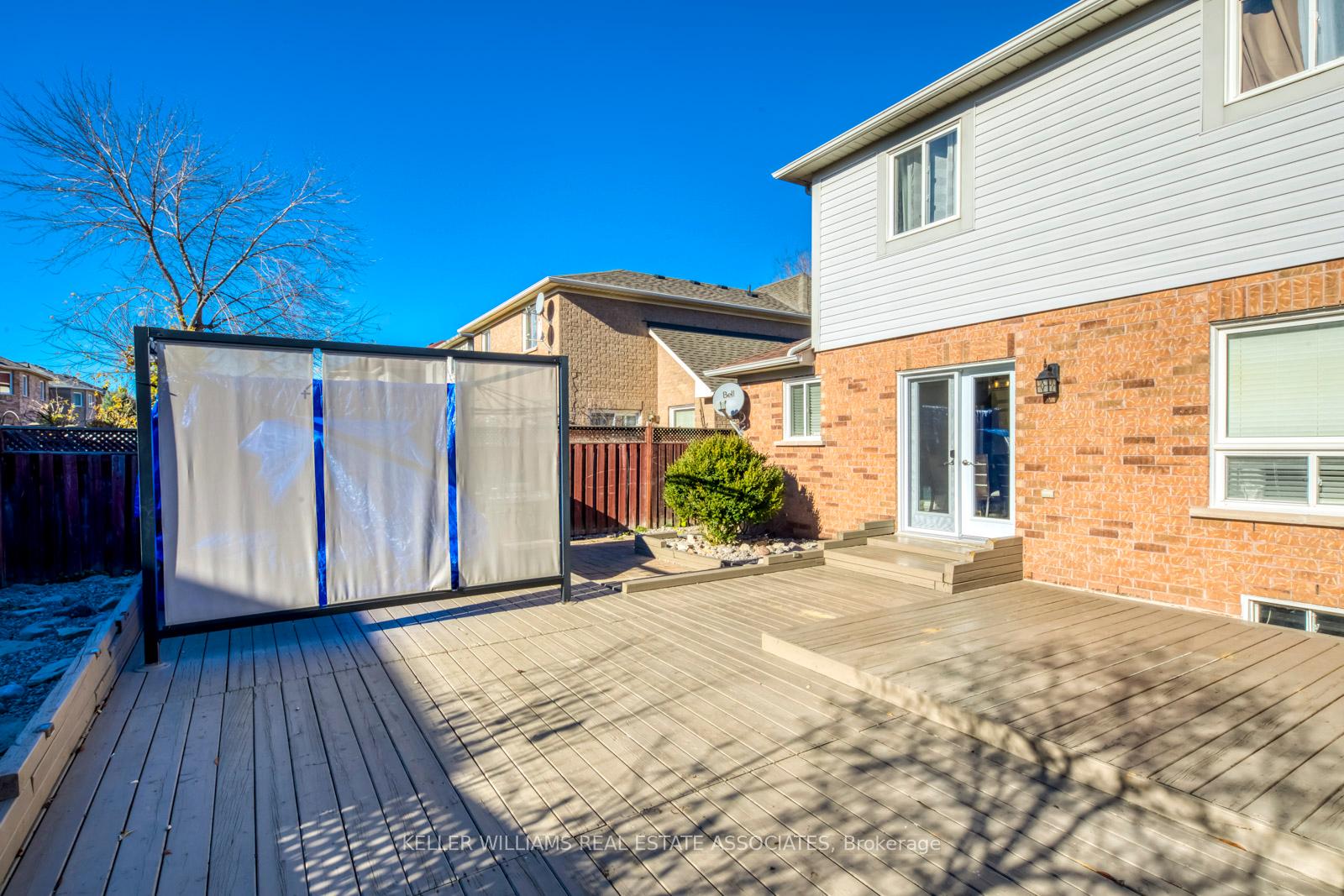 Photo 34 of 30 Poplar Plains Road, Brampton, Fletcher's Meadow — HOMEH
