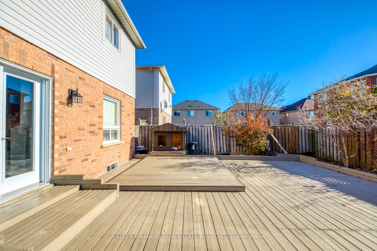 Photo 24 of 30 Poplar Plains Road, Brampton, Fletcher's Meadow — HOMEH