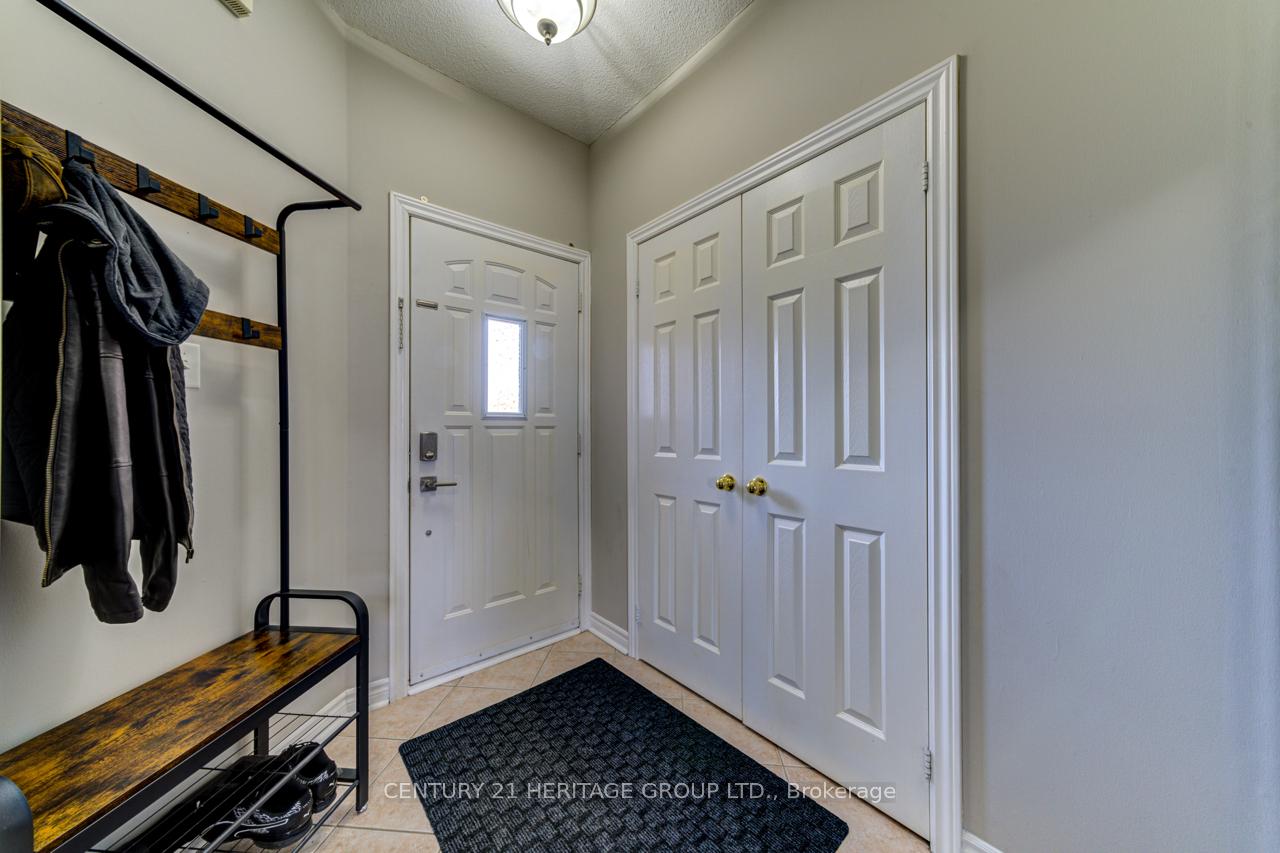 Photo 2 of 5 Northview Crescent, Barrie, Northwest — HOMEH