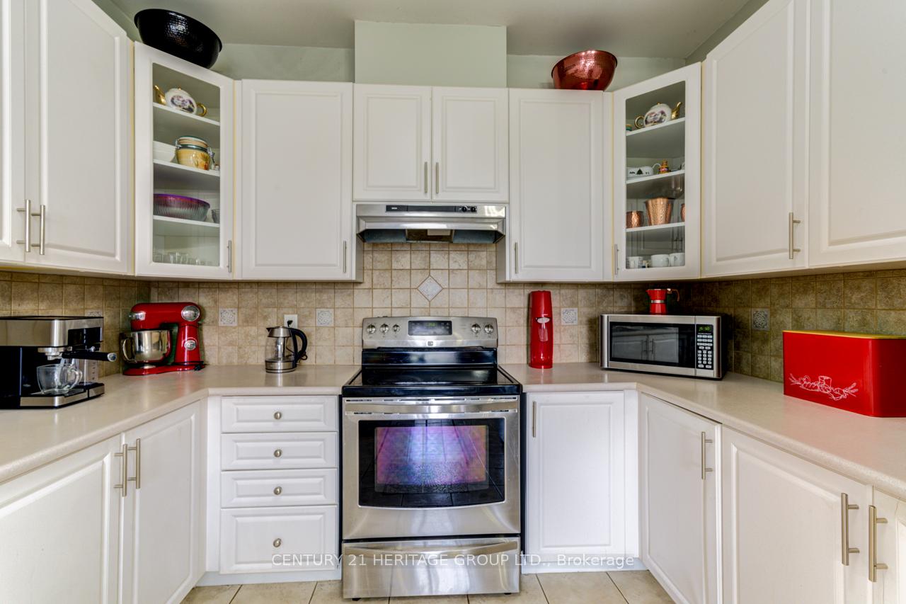 Photo 12 of 5 Northview Crescent, Barrie, Northwest — HOMEH