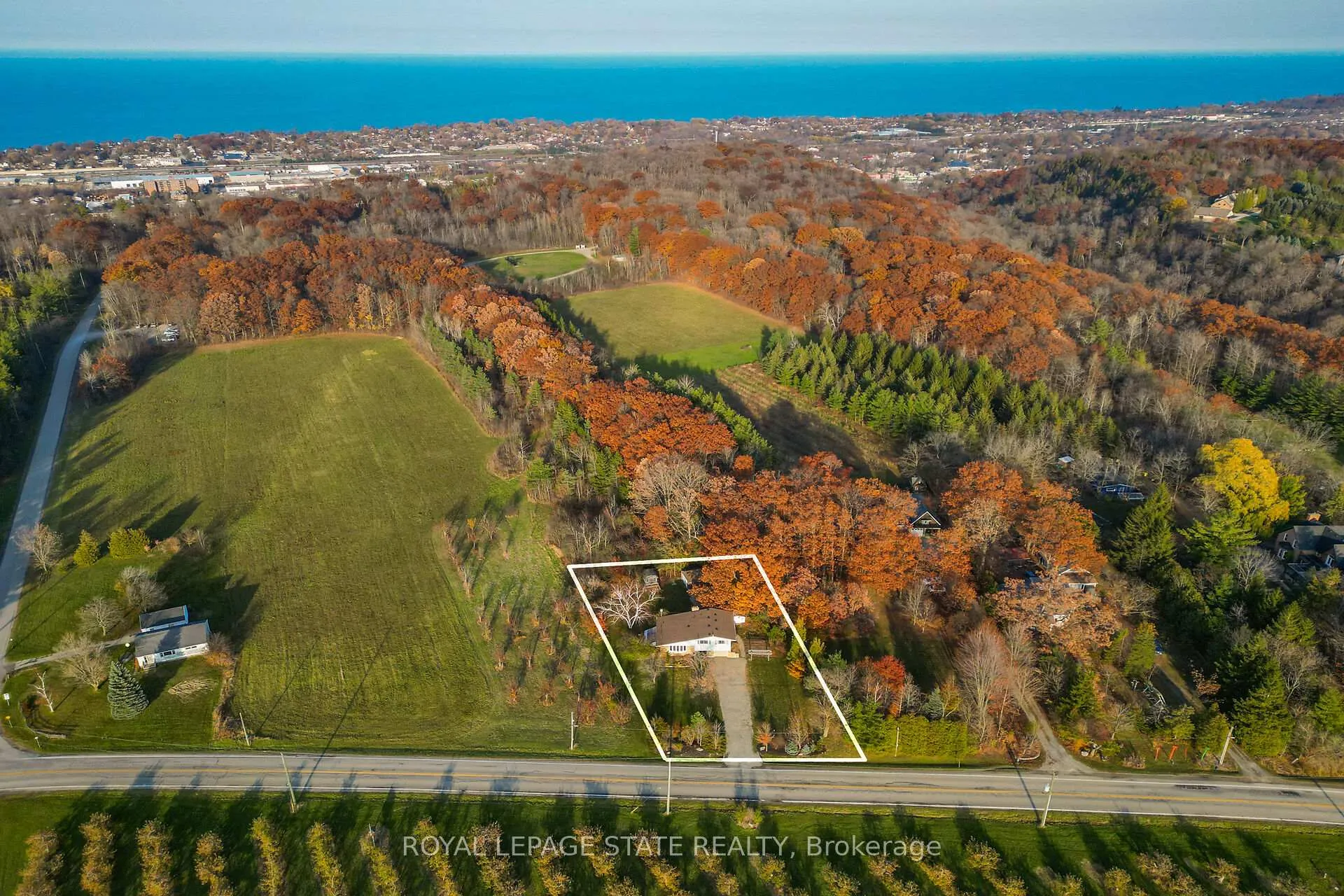 Photo 7 of 152 Ridge Road W, Grimsby, Grimsby Escarpment — HOMEH