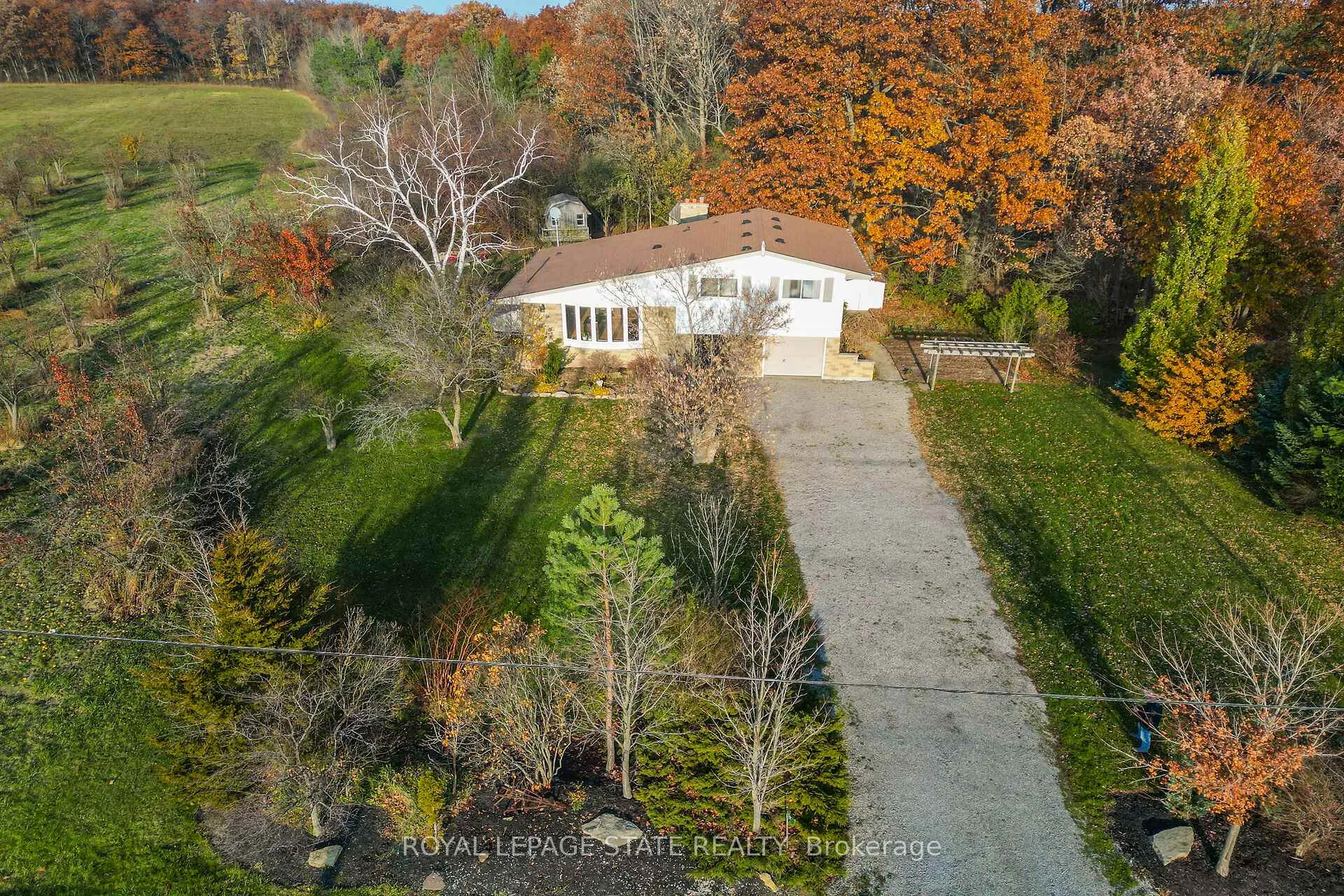 Photo 11 of 152 Ridge Road W, Grimsby, Grimsby Escarpment — HOMEH