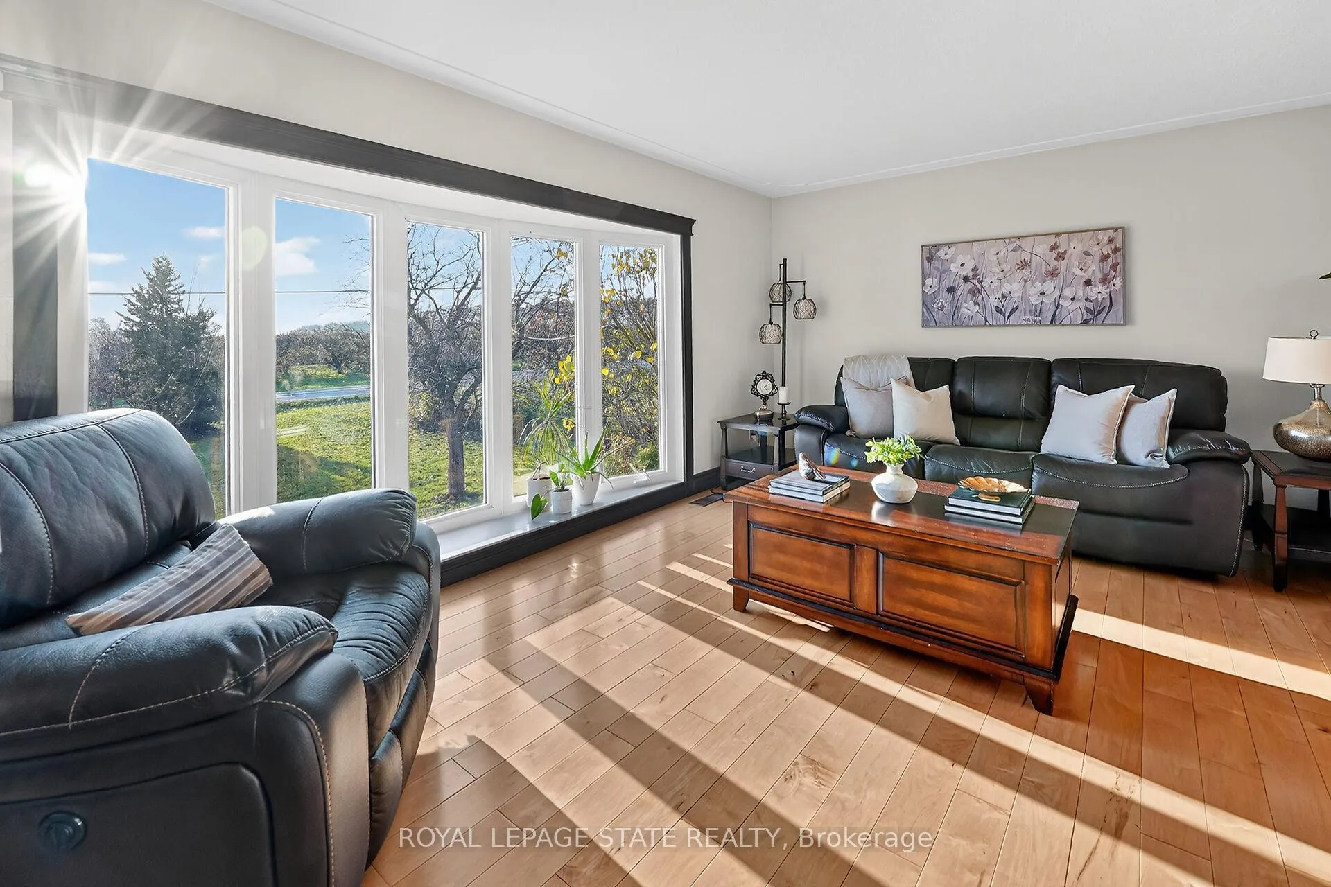 Photo 192 of 152 Ridge Road W, Grimsby, Grimsby Escarpment — HOMEH