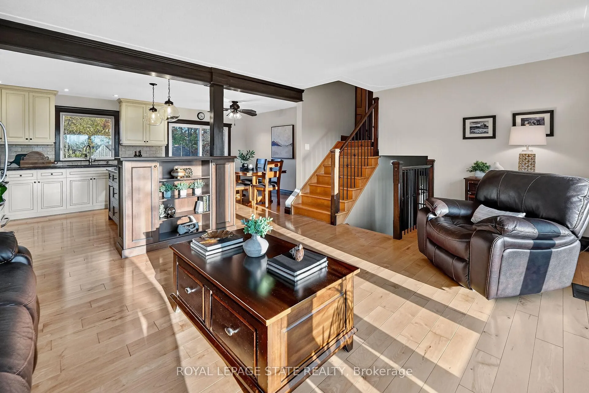 Photo 214 of 152 Ridge Road W, Grimsby, Grimsby Escarpment — HOMEH