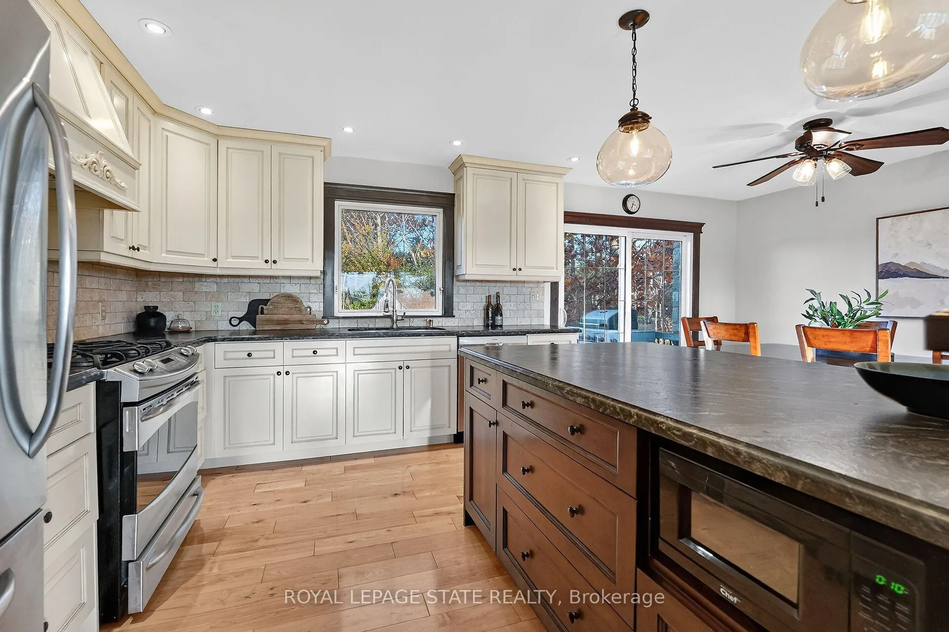 Photo 221 of 152 Ridge Road W, Grimsby, Grimsby Escarpment — HOMEH