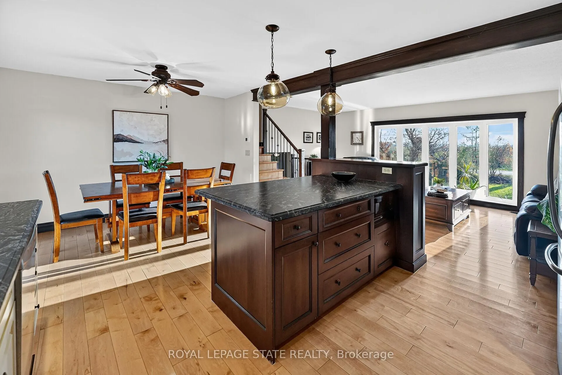 Photo 255 of 152 Ridge Road W, Grimsby, Grimsby Escarpment — HOMEH