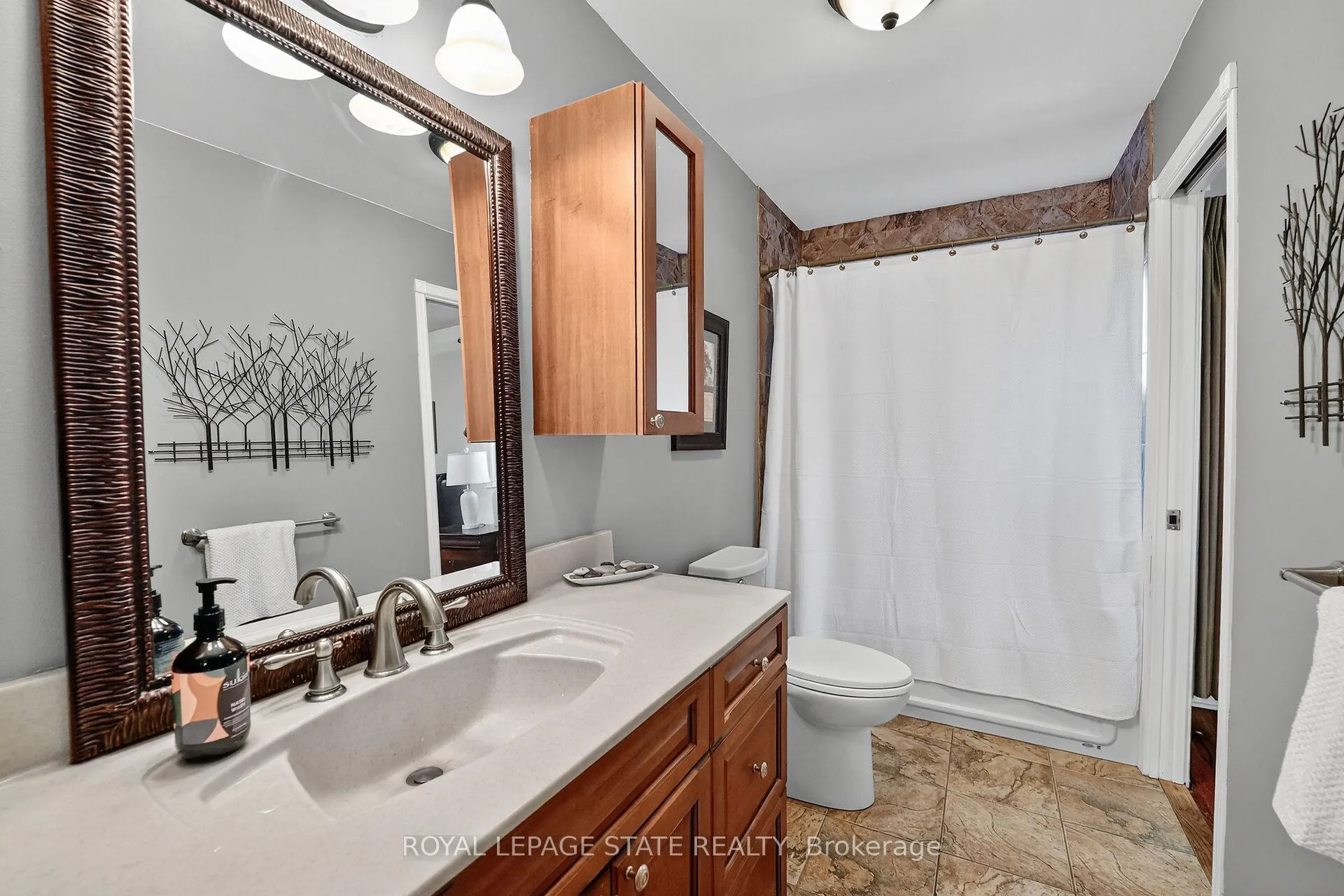 Photo 390 of 152 Ridge Road W, Grimsby, Grimsby Escarpment — HOMEH