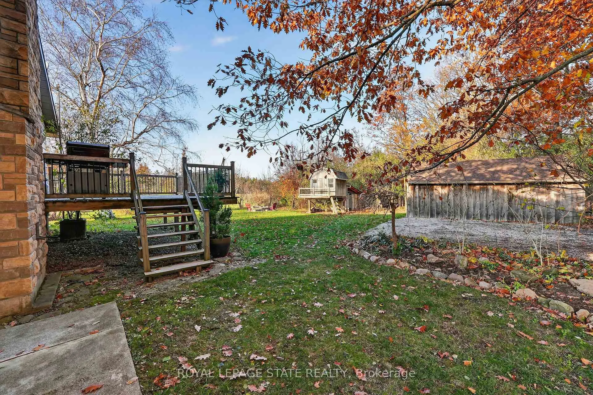 Photo 563 of 152 Ridge Road W, Grimsby, Grimsby Escarpment — HOMEH