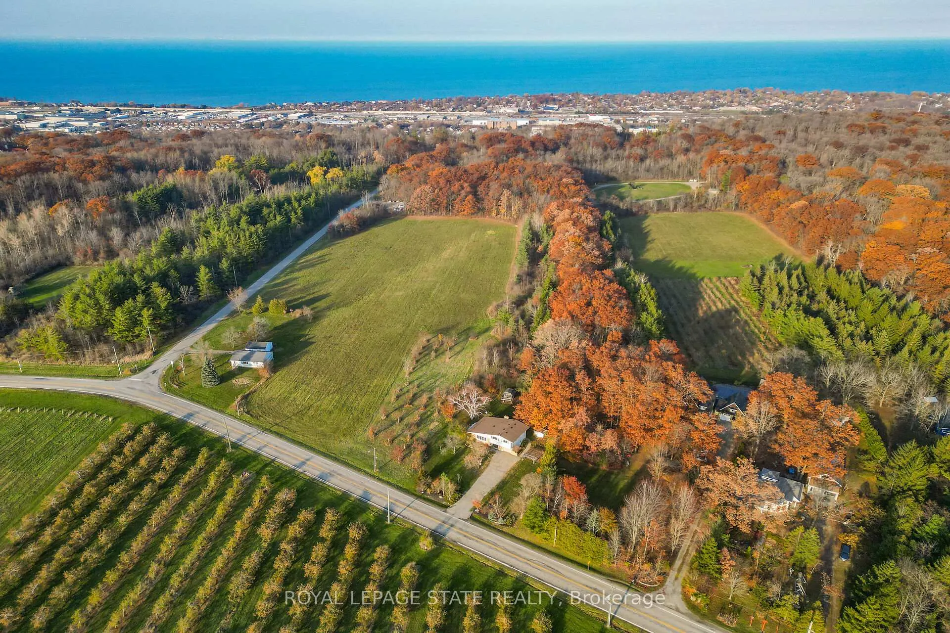 Photo 698 of 152 Ridge Road W, Grimsby, Grimsby Escarpment — HOMEH