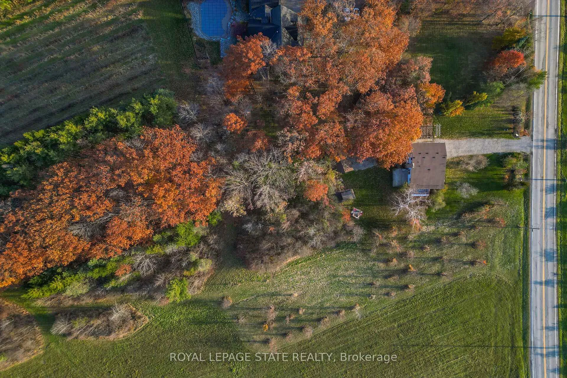 Photo 727 of 152 Ridge Road W, Grimsby, Grimsby Escarpment — HOMEH